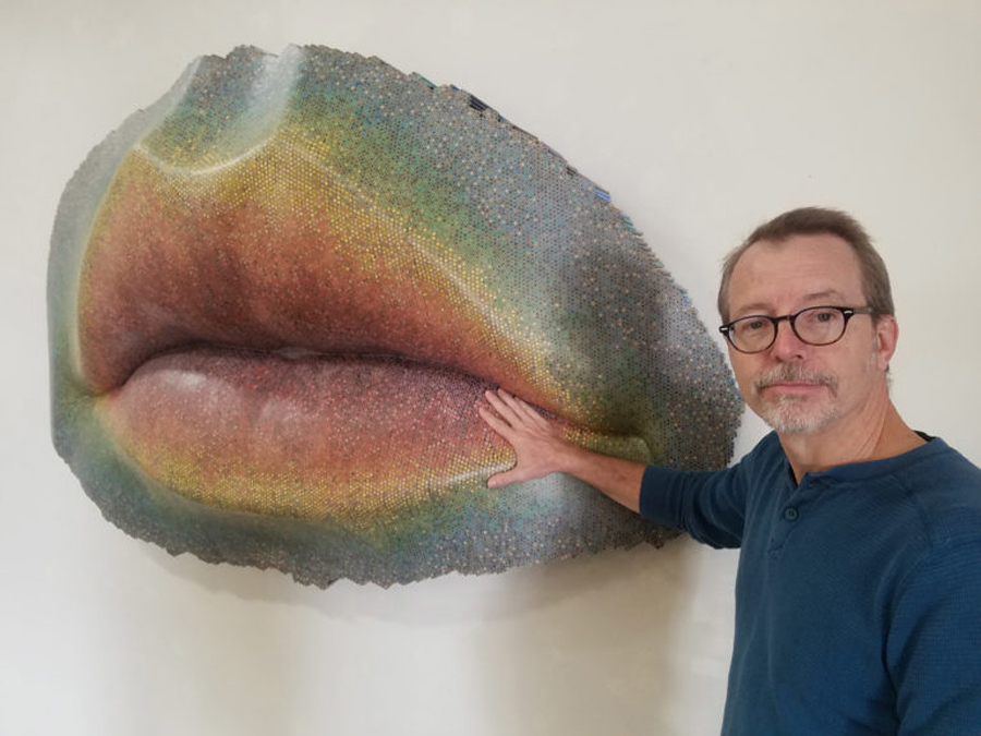 Mark Aeling`s lips sculpture from colored pencils